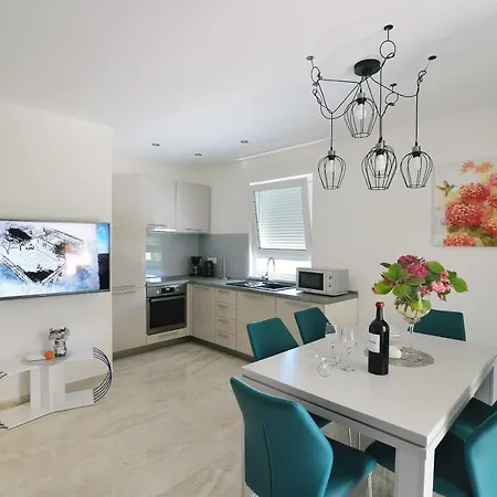 Holiday home Two Angels With Swimming Pool, - Opatija *